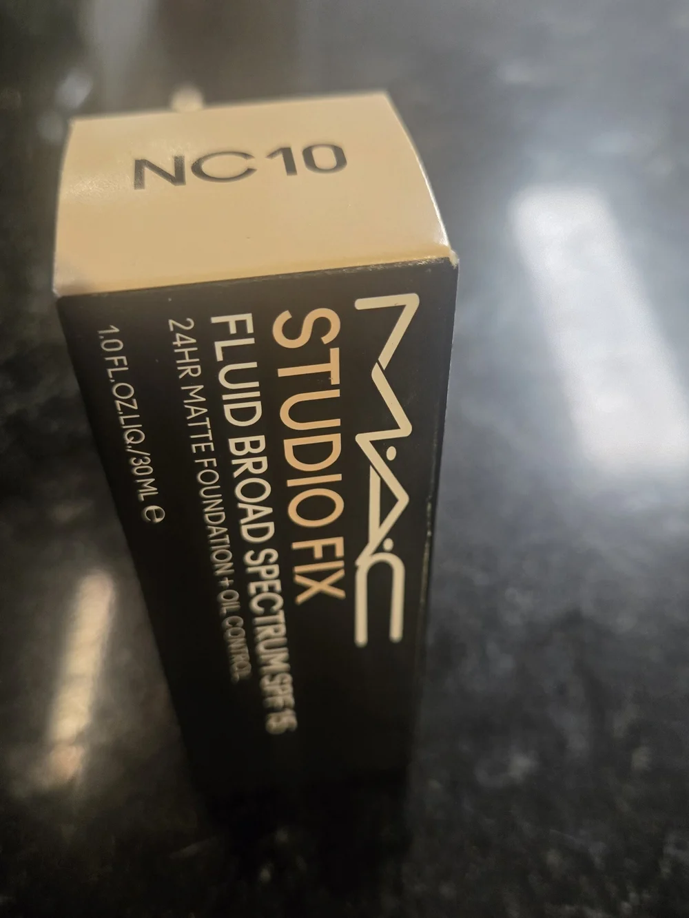 MAC Studio Fix Fluid Broad Spectrum SPF 15 Foundation - NC10